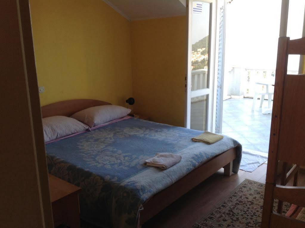 Guest House Banana Dubrovnik Exterior photo